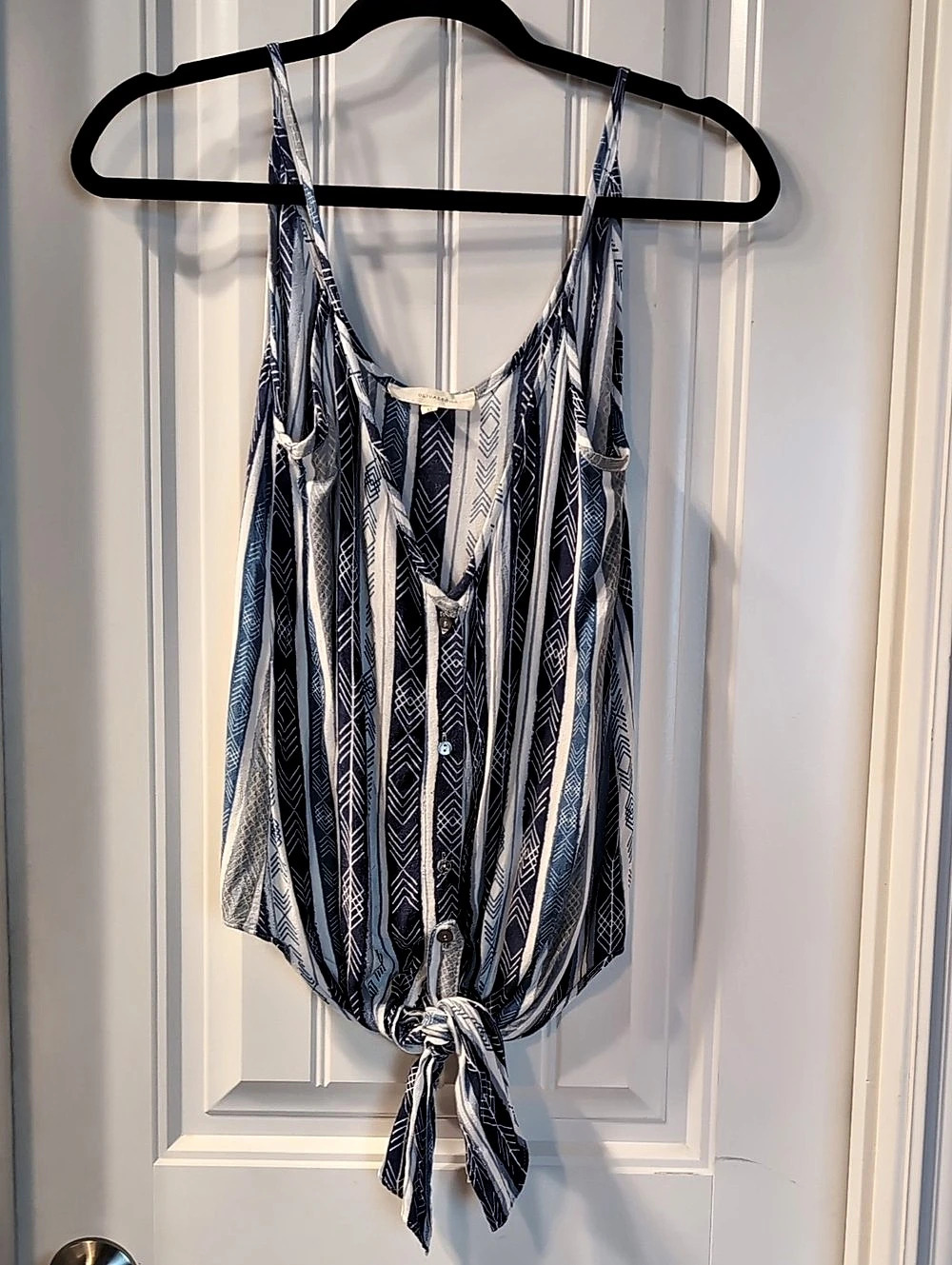 Olivaceous Geometric Tie-Front Tank in Blue & White Size Medium Like N